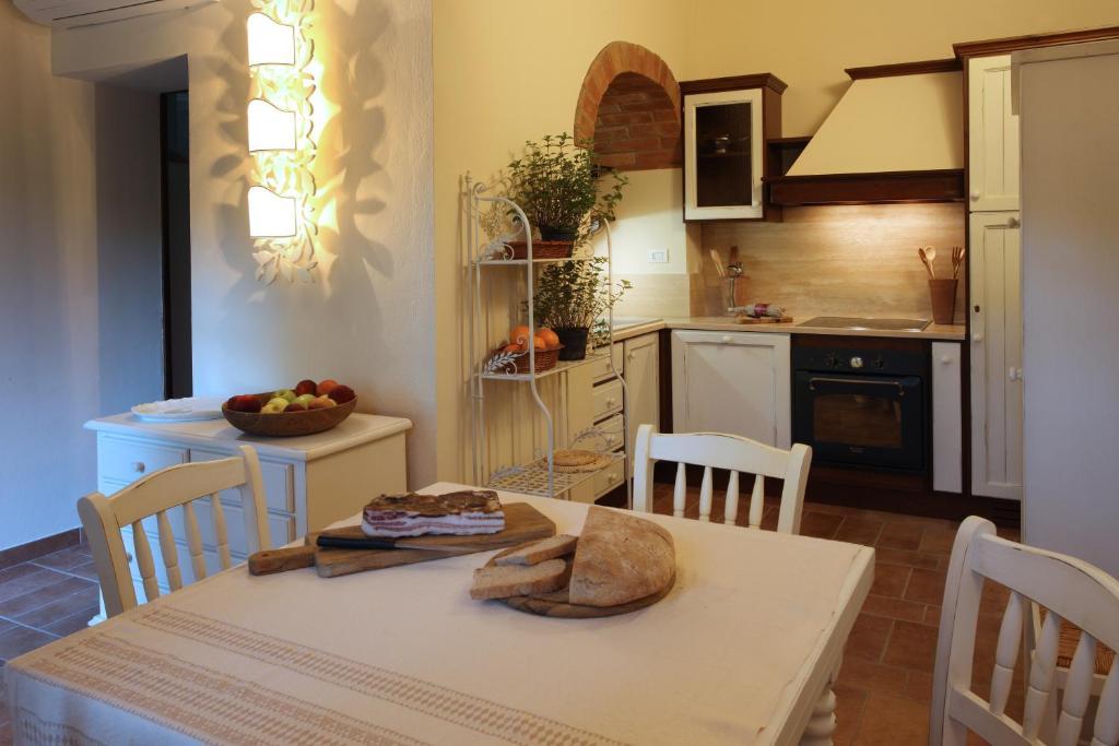 Borgo San Benedetto Guest House Montaione Bagian luar foto